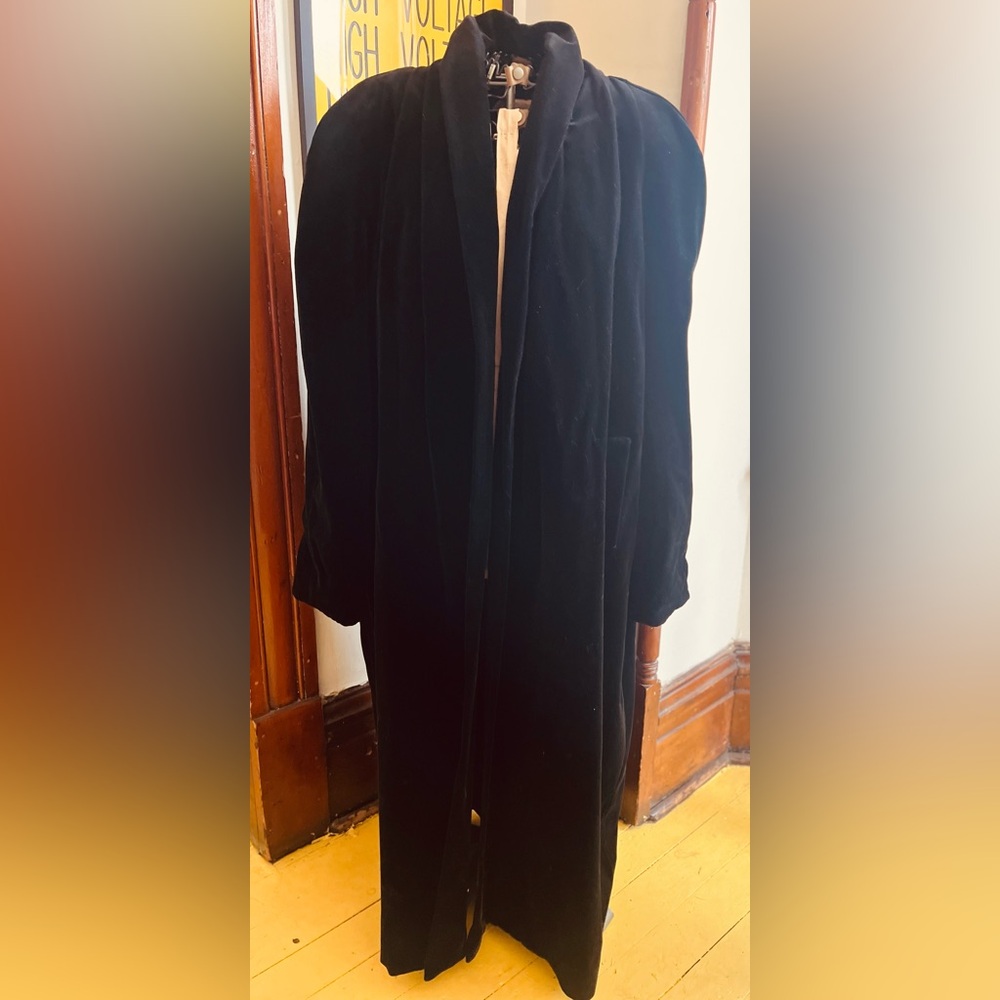 Vintage Elegant 1980s Black Velvet Coat